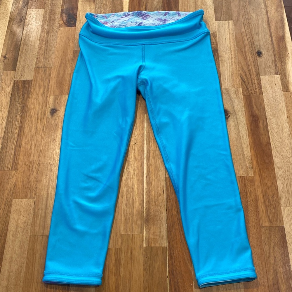 Lululemon girls teal/reversible capri leggings. Size 12